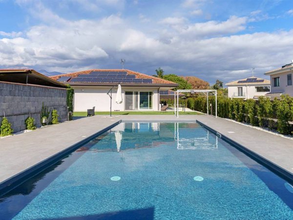 casa indipendente in vendita ad Aci Sant'Antonio