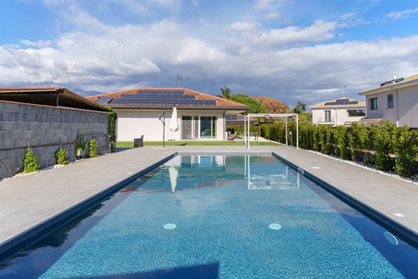 casa indipendente in vendita ad Aci Sant'Antonio