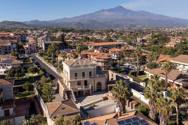 casa indipendente in vendita ad Aci Sant'Antonio
