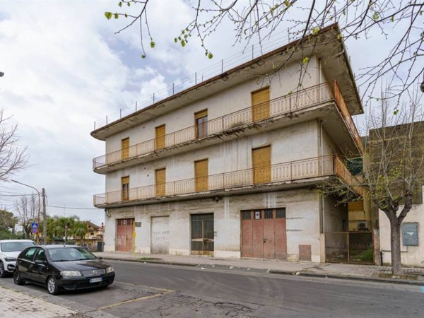 intera palazzina in vendita ad Aci Sant'Antonio
