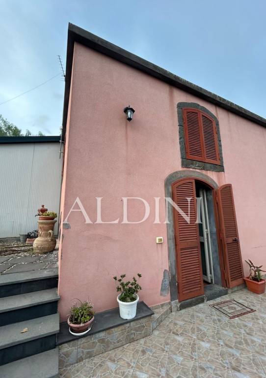 casa indipendente in vendita ad Aci Sant'Antonio