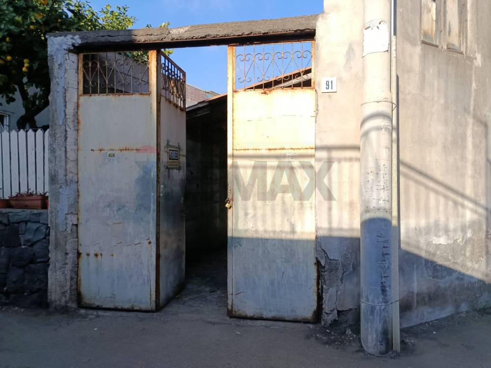 casa indipendente in vendita ad Aci Sant'Antonio