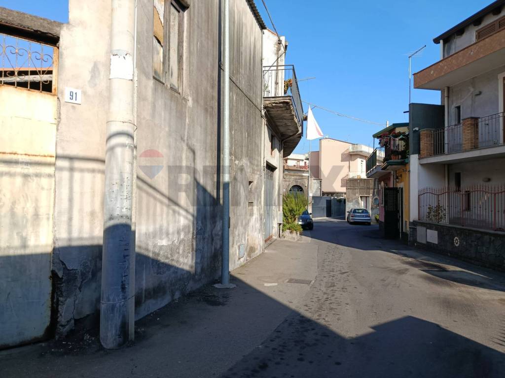 casa indipendente in vendita ad Aci Sant'Antonio in zona Lavina