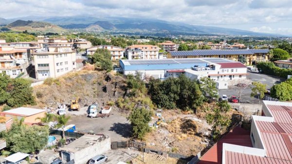 terreno edificabile in vendita ad Aci Sant'Antonio