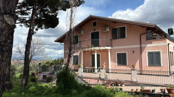 casa indipendente in vendita ad Aci Sant'Antonio