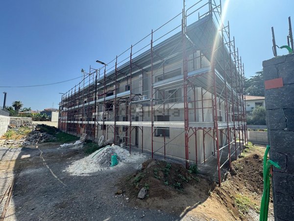 casa indipendente in vendita ad Aci Sant'Antonio