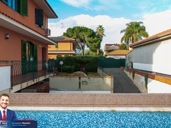 casa indipendente in vendita ad Aci Sant'Antonio