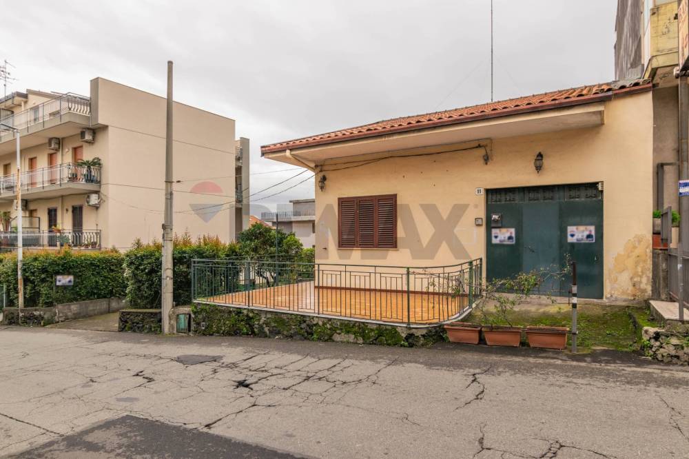 casa indipendente in vendita ad Aci Sant'Antonio