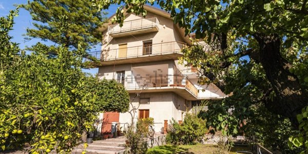 casa indipendente in vendita ad Aci Sant'Antonio