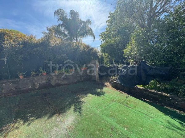 appartamento in vendita ad Aci Sant'Antonio in zona Lavina