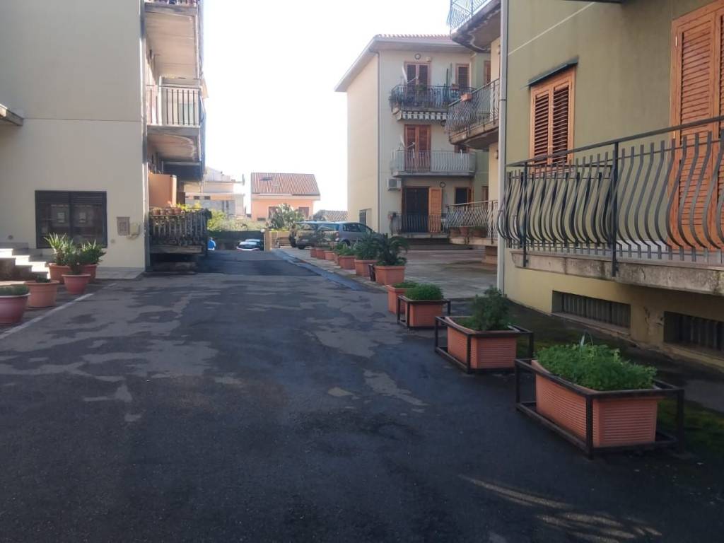 locale commerciale in vendita ad Aci Sant'Antonio