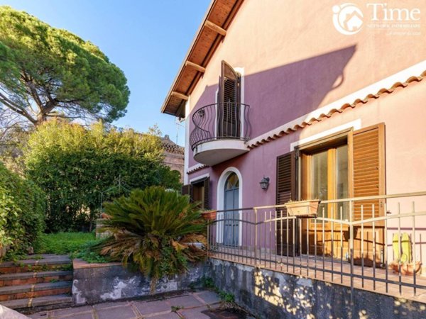 casa indipendente in vendita ad Aci Sant'Antonio in zona Lavinaio