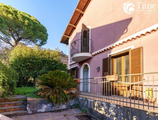 casa indipendente in vendita ad Aci Sant'Antonio