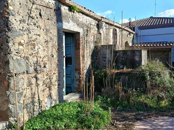 terreno agricolo in vendita ad Aci Sant'Antonio