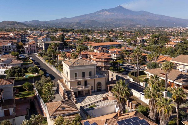 casa indipendente in vendita ad Aci Sant'Antonio
