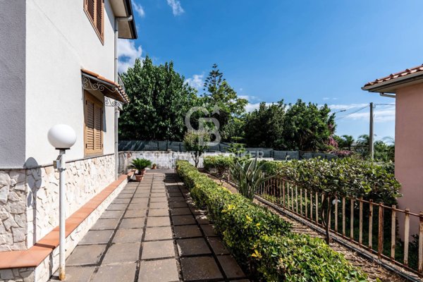 appartamento in vendita ad Aci Sant'Antonio