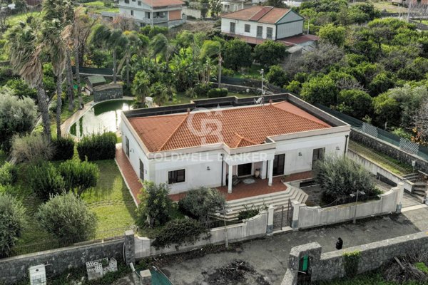 casa indipendente in vendita ad Aci Sant'Antonio