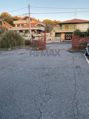 locale di sgombero in vendita ad Aci Sant'Antonio