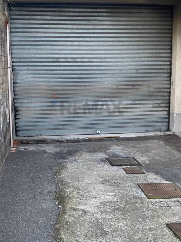 locale di sgombero in vendita ad Aci Sant'Antonio