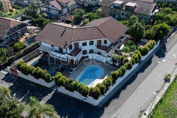 casa indipendente in vendita ad Aci Sant'Antonio in zona Lavina