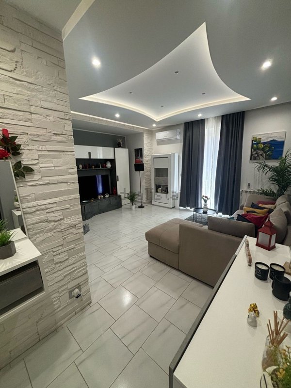 appartamento in vendita ad Aci Sant'Antonio