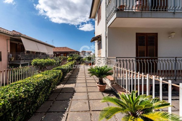 appartamento in vendita ad Aci Sant'Antonio