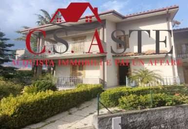 casa indipendente in vendita ad Aci Sant'Antonio