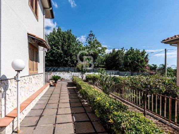 appartamento in vendita ad Aci Sant'Antonio