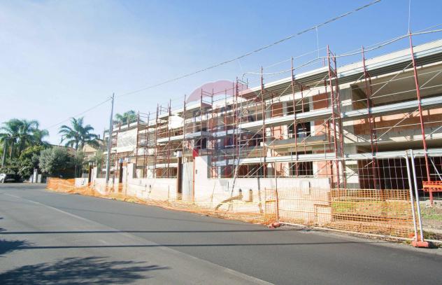 locale commerciale in vendita ad Aci Sant'Antonio