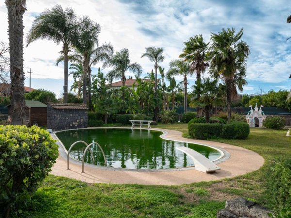 casa indipendente in vendita ad Aci Sant'Antonio