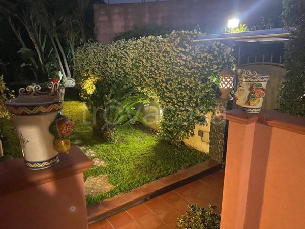 appartamento in vendita ad Aci Sant'Antonio