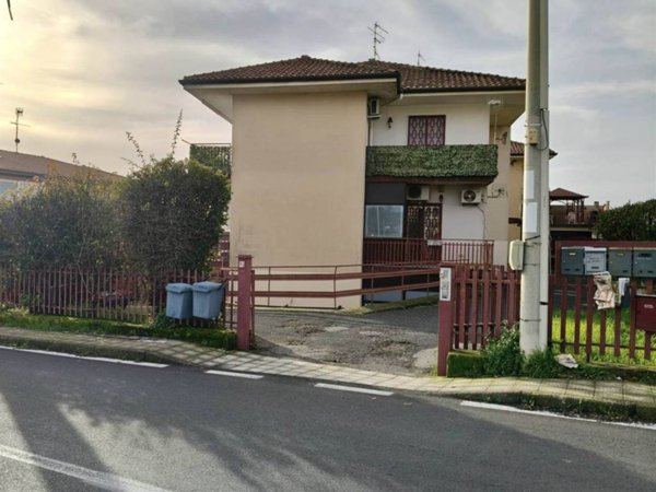 appartamento in vendita ad Aci Sant'Antonio