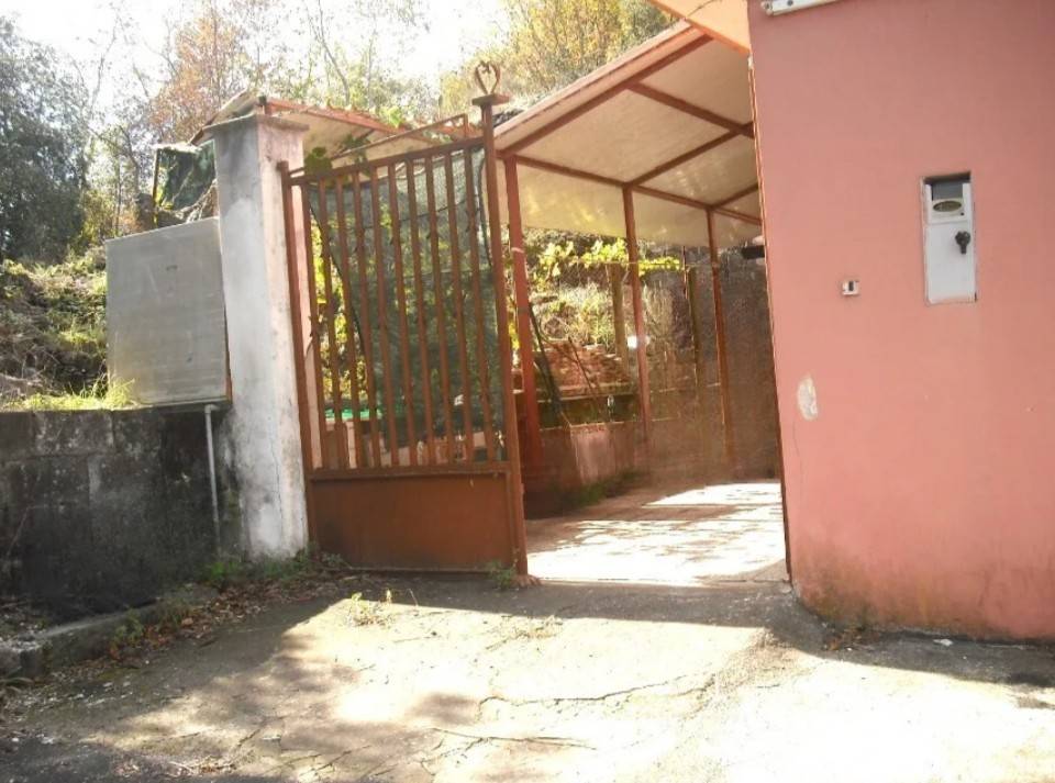 casa indipendente in vendita ad Aci Sant'Antonio