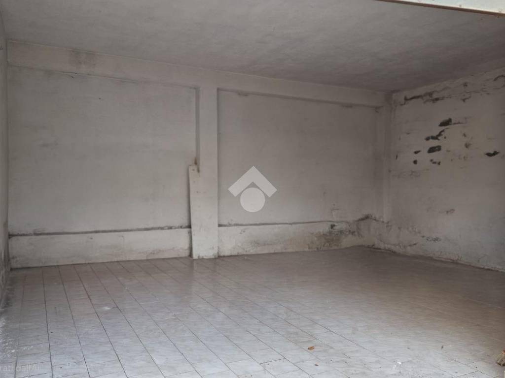 negozio in vendita ad Aci Sant'Antonio