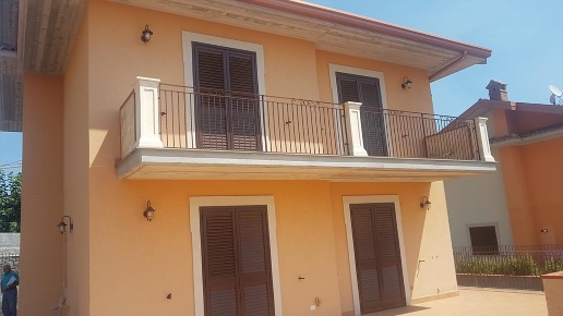 casa indipendente in vendita ad Aci Sant'Antonio in zona Lavinaio