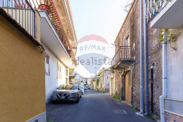 casa indipendente in vendita ad Aci Sant'Antonio