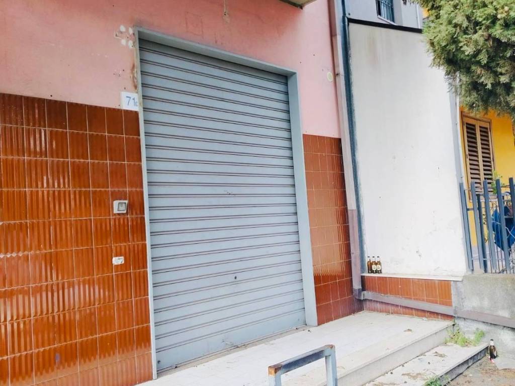 negozio in vendita ad Aci Sant'Antonio