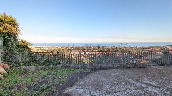 appartamento in vendita ad Aci Sant'Antonio