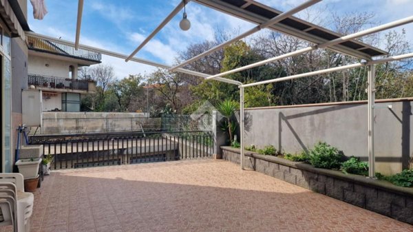 appartamento in vendita ad Aci Sant'Antonio in zona Lavina