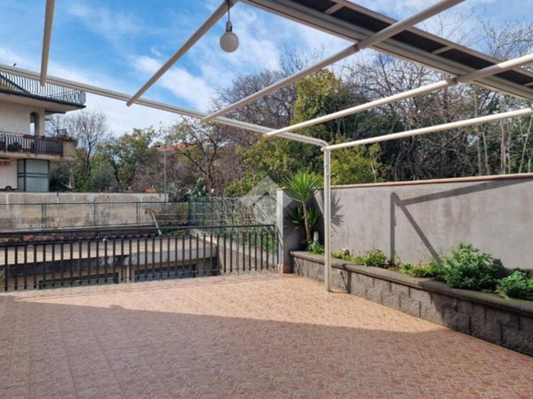 appartamento in vendita ad Aci Sant'Antonio in zona Lavina