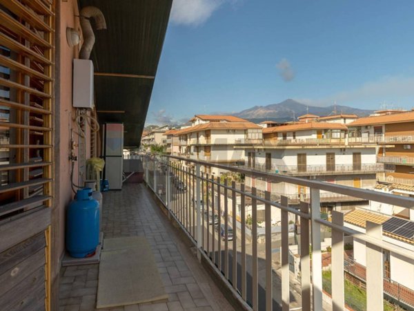 appartamento in vendita ad Aci Sant'Antonio