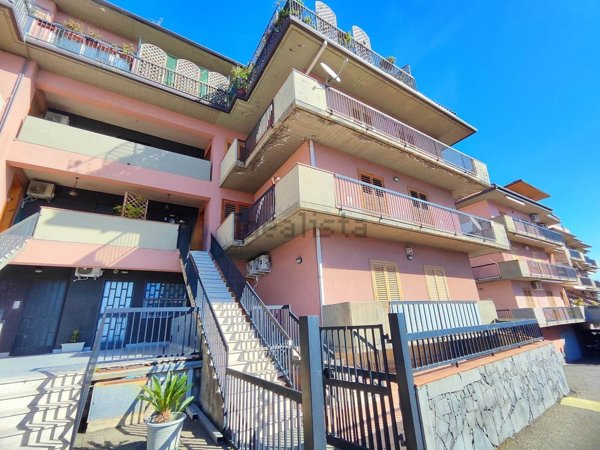 appartamento in vendita ad Aci Sant'Antonio
