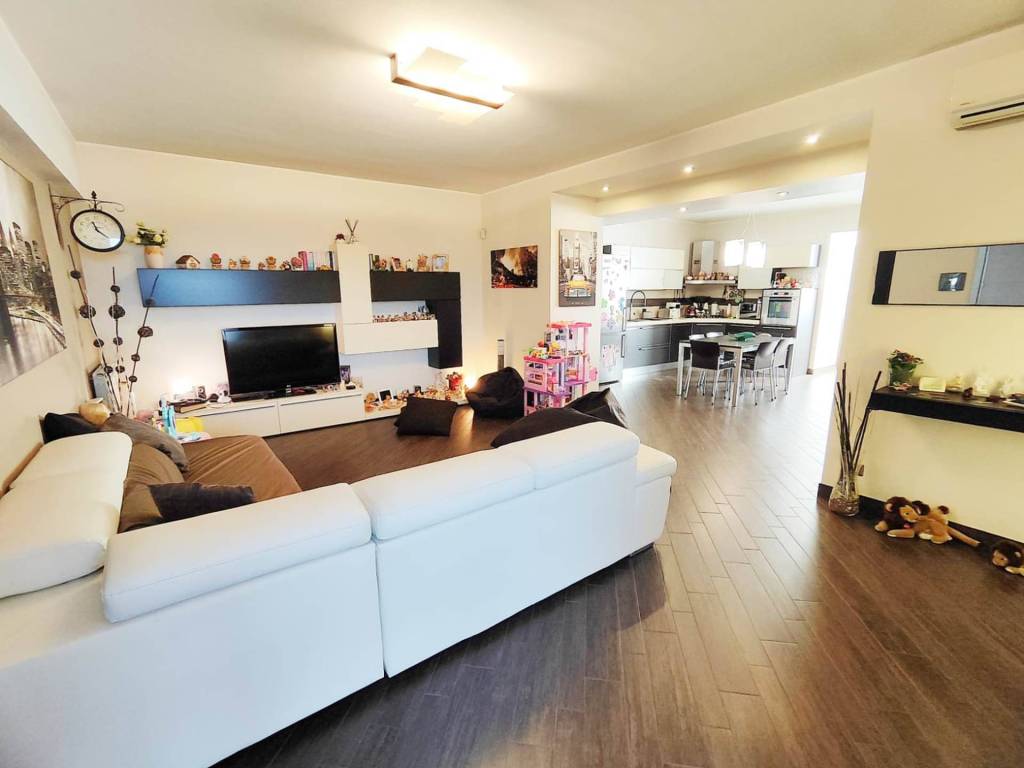 appartamento in vendita ad Aci Sant'Antonio