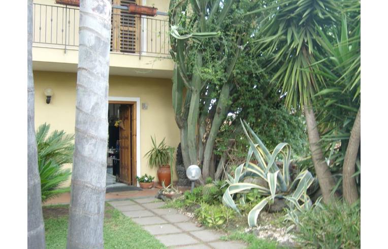 casa indipendente in vendita ad Aci Sant'Antonio