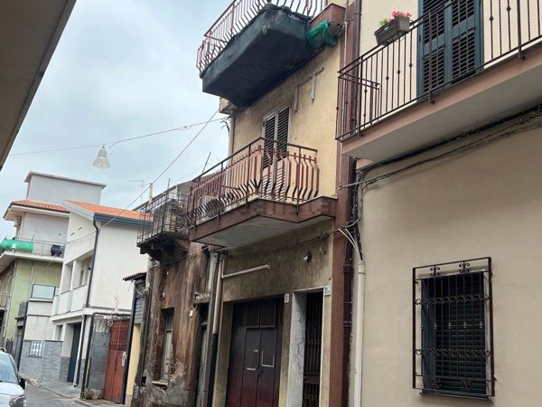 casa indipendente in vendita ad Aci Sant'Antonio in zona Lavina