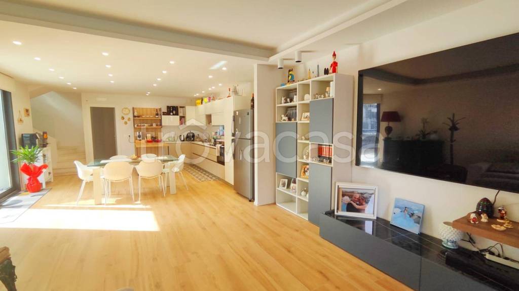 casa indipendente in vendita ad Aci Sant'Antonio