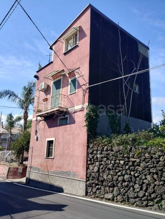 casa indipendente in vendita ad Aci Sant'Antonio