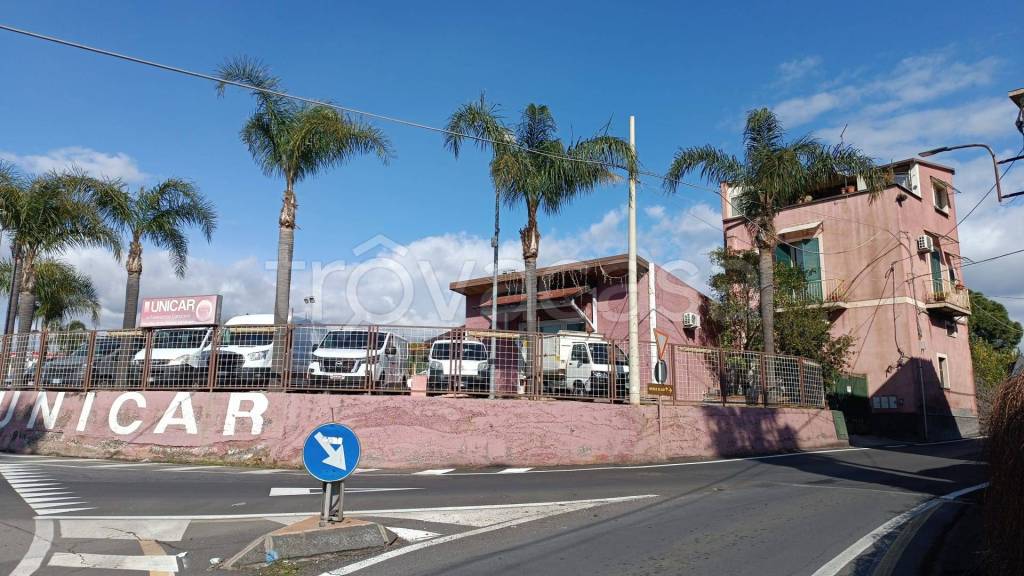casa indipendente in vendita ad Aci Sant'Antonio in zona Lavina