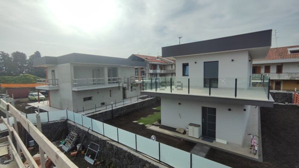 casa indipendente in vendita ad Aci Sant'Antonio