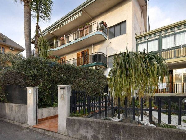 appartamento in vendita ad Aci Sant'Antonio